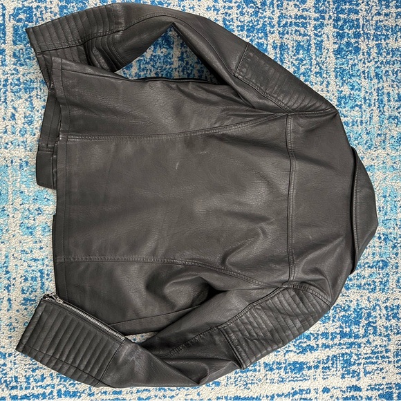 vegan leather jacket! only worn once - Picture 2 of 12